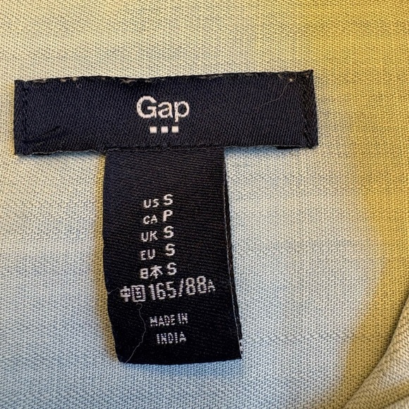 GAP Blue Relaxed Button Down light wash denim Collared shirt women's size Small - Picture 3 of 7